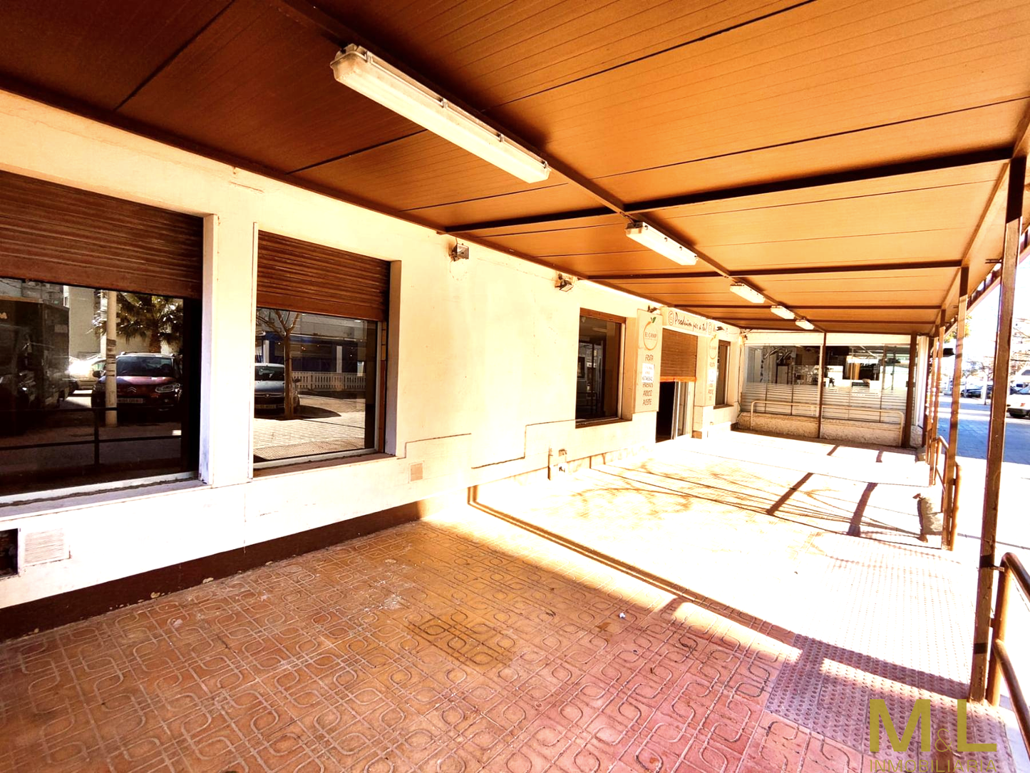 Local comercial en venta en CARABELAS, AMBASSADOR BAJO 6