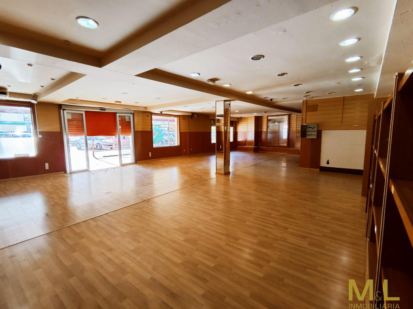 Local comercial en venta en CARABELAS, AMBASSADOR BAJO 6