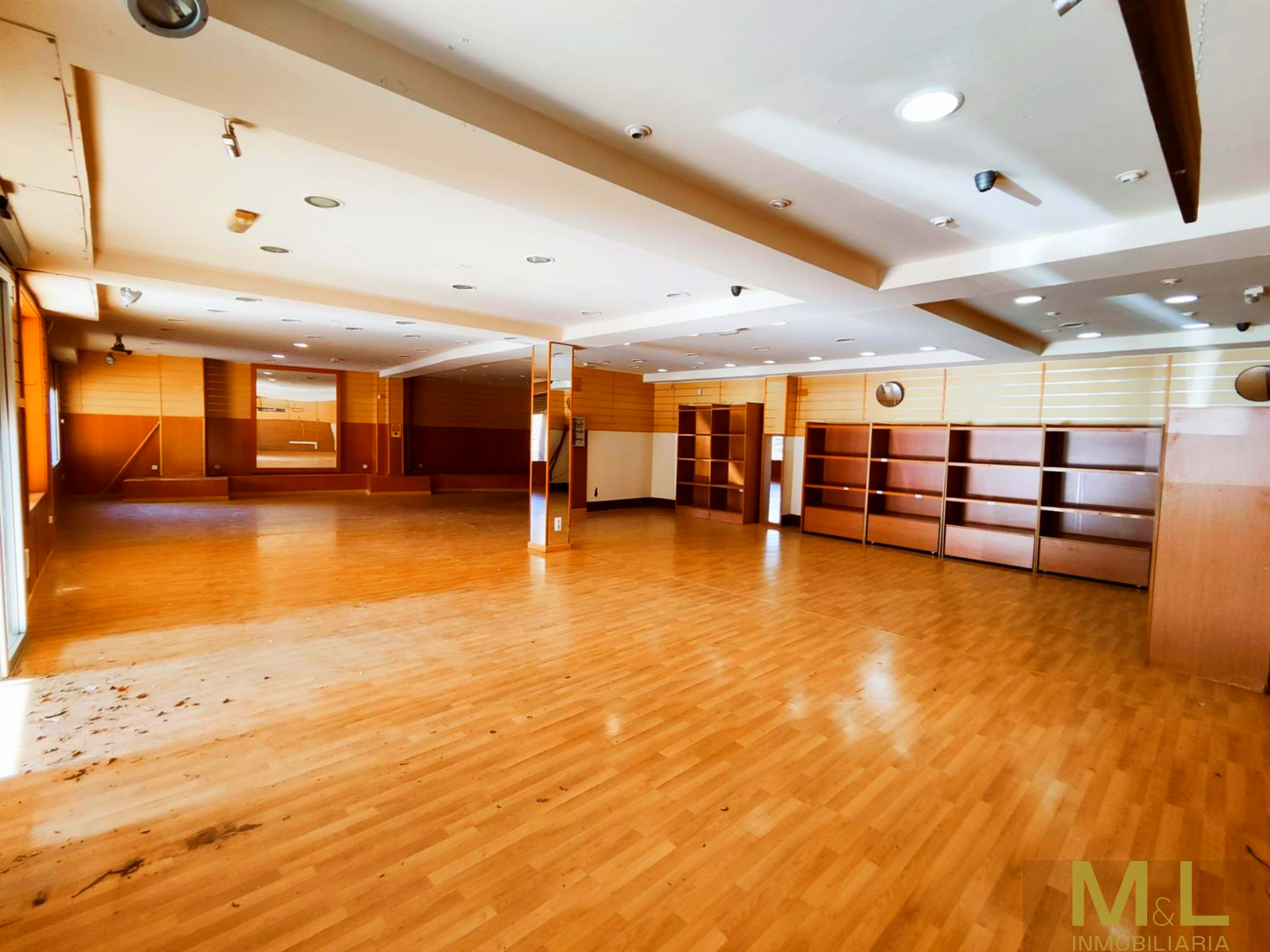 Local comercial en venta en CARABELAS, AMBASSADOR BAJO 6